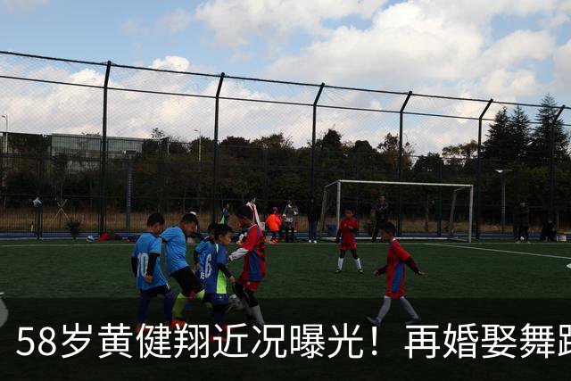 58岁黄健翔近况曝光！再婚娶舞蹈演员为妻，如今是3个孩子的父亲